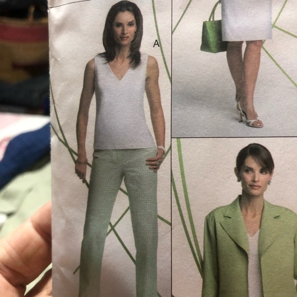 Vogue V2804 wardrobe for summer- pants- skirt- top- dress and jacket all include - Picture 9 of 12